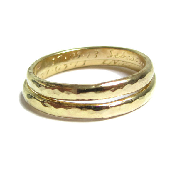 Set of 2 Solid Gold wedding bands for man for woman, hammered wedding rings in 18K gold, his and hers classic matching wedding bands