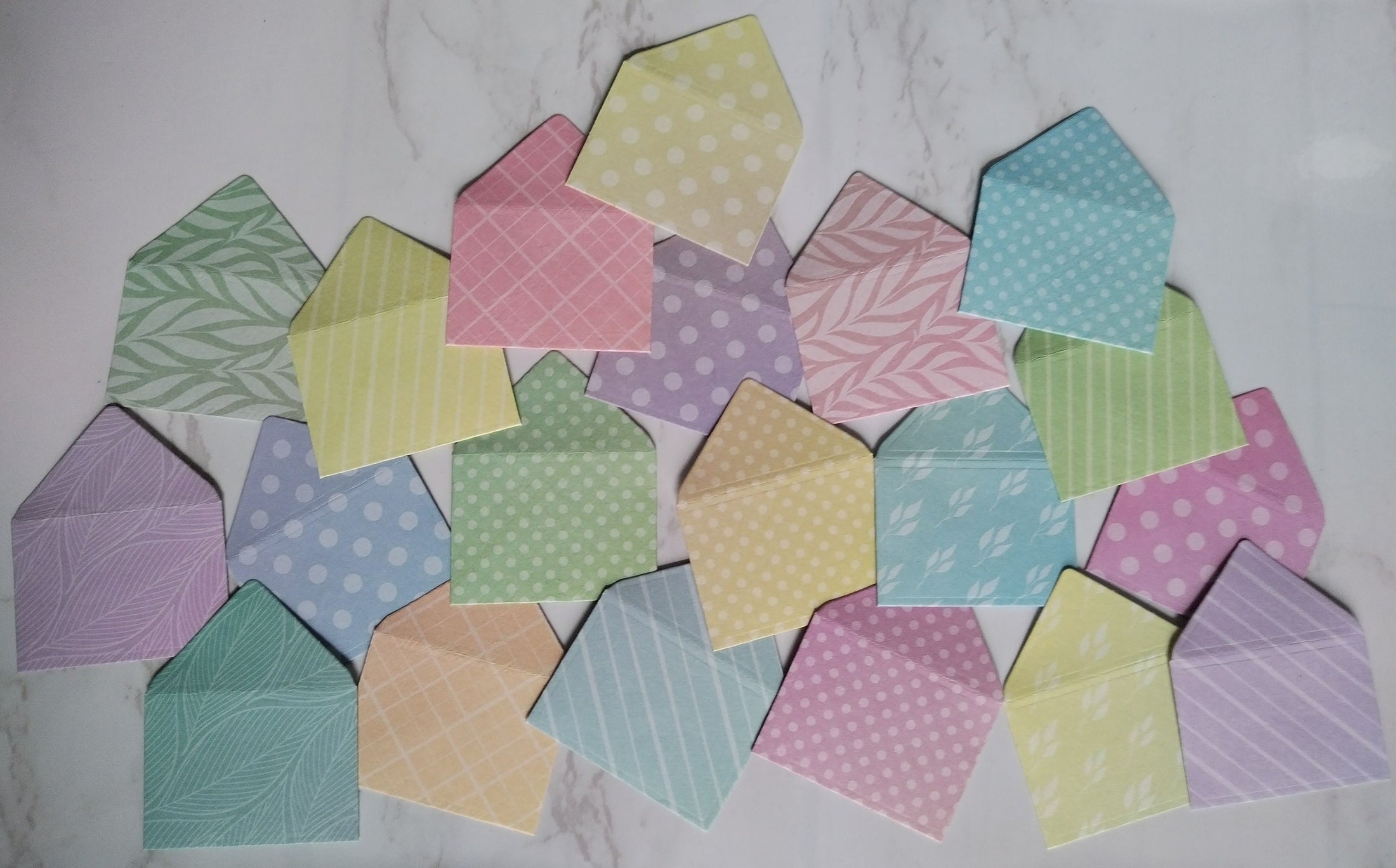 20x Rainbow Patterned Mini Envelopes