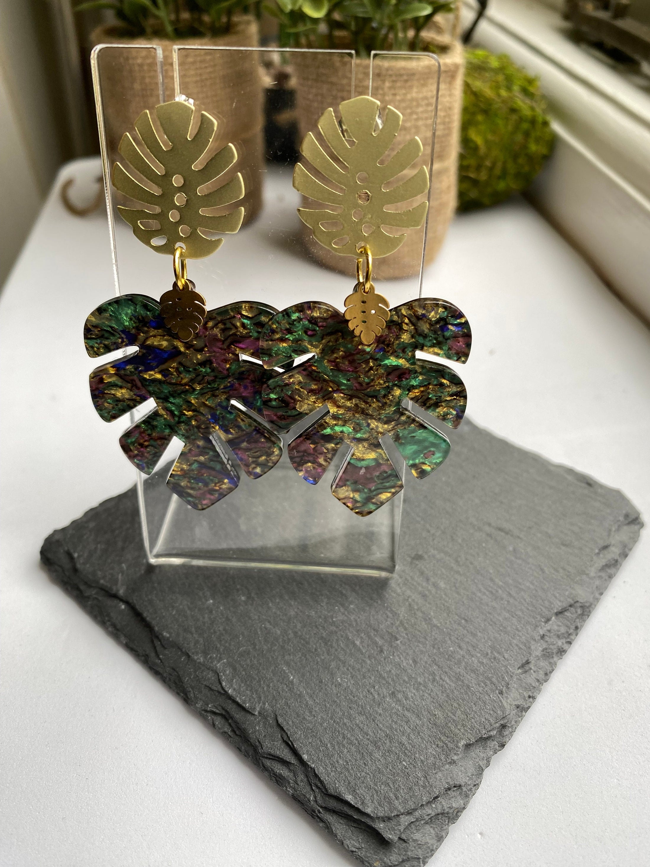 Multicoloured Monstera Leaf Earrings, Leaf Shaped Stud Earrings for Ladies, Rainbow Glitter Acrylic Charm Earrings, Gold Plated Jewelry