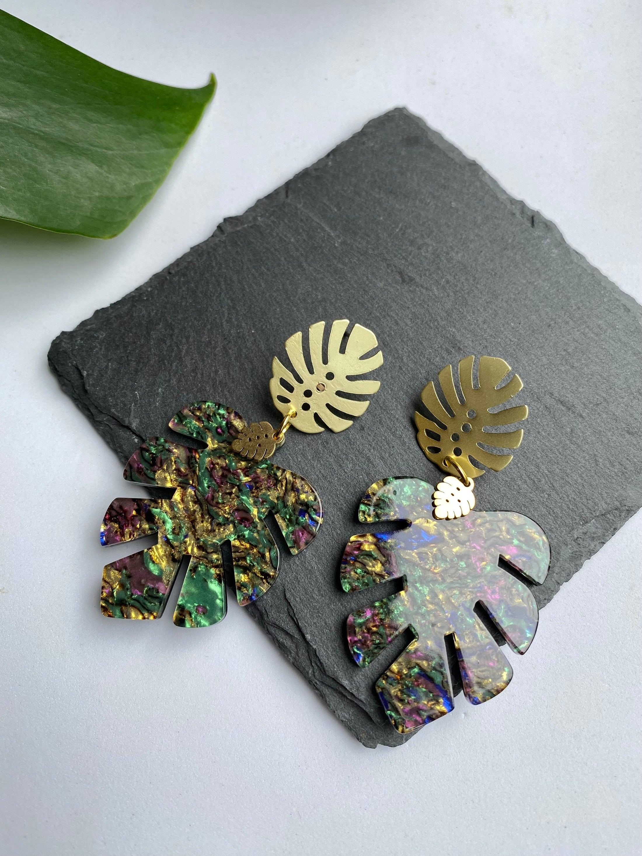 Multicoloured Monstera Leaf Earrings, Leaf Shaped Stud Earrings for Ladies, Rainbow Glitter Acrylic Charm Earrings, Gold Plated Jewelry