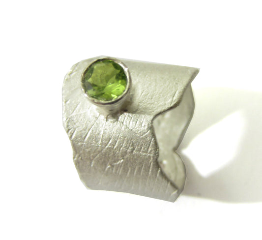 Wide Statement Peridot Silver Ring, Sculptural Sterling silver ring with green peridot gemstone, wide silver band, contemporary jewelry