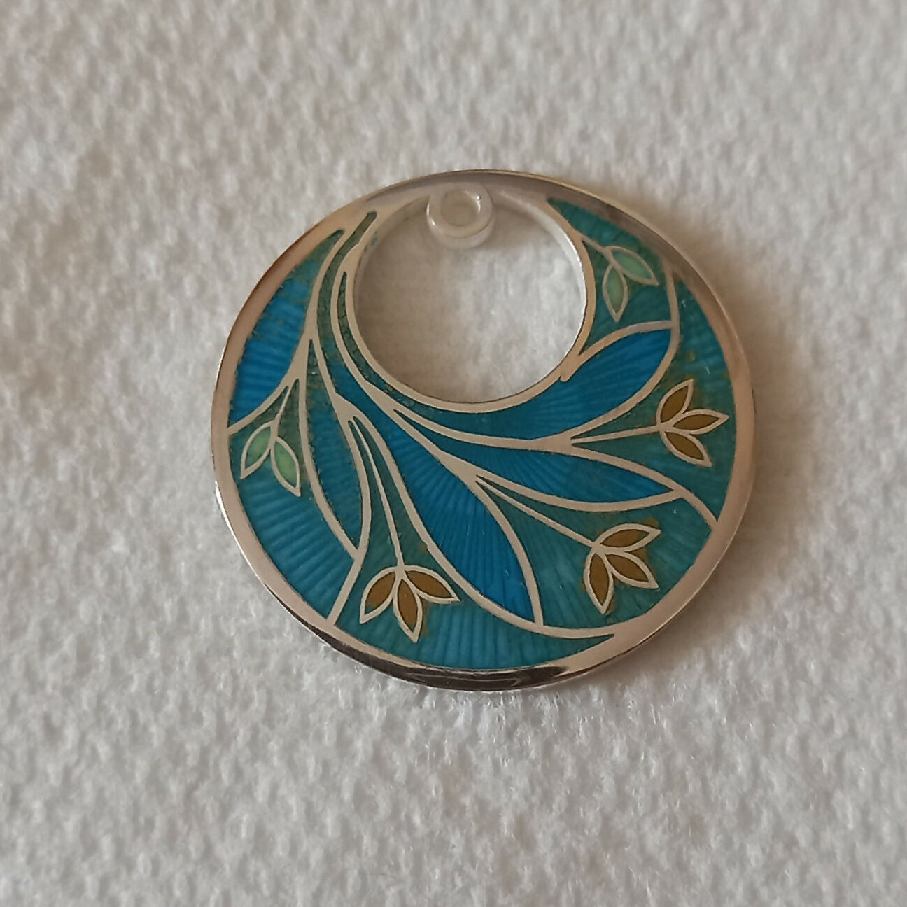 flower inspired vitreous glass enamelled round 26mm pendant