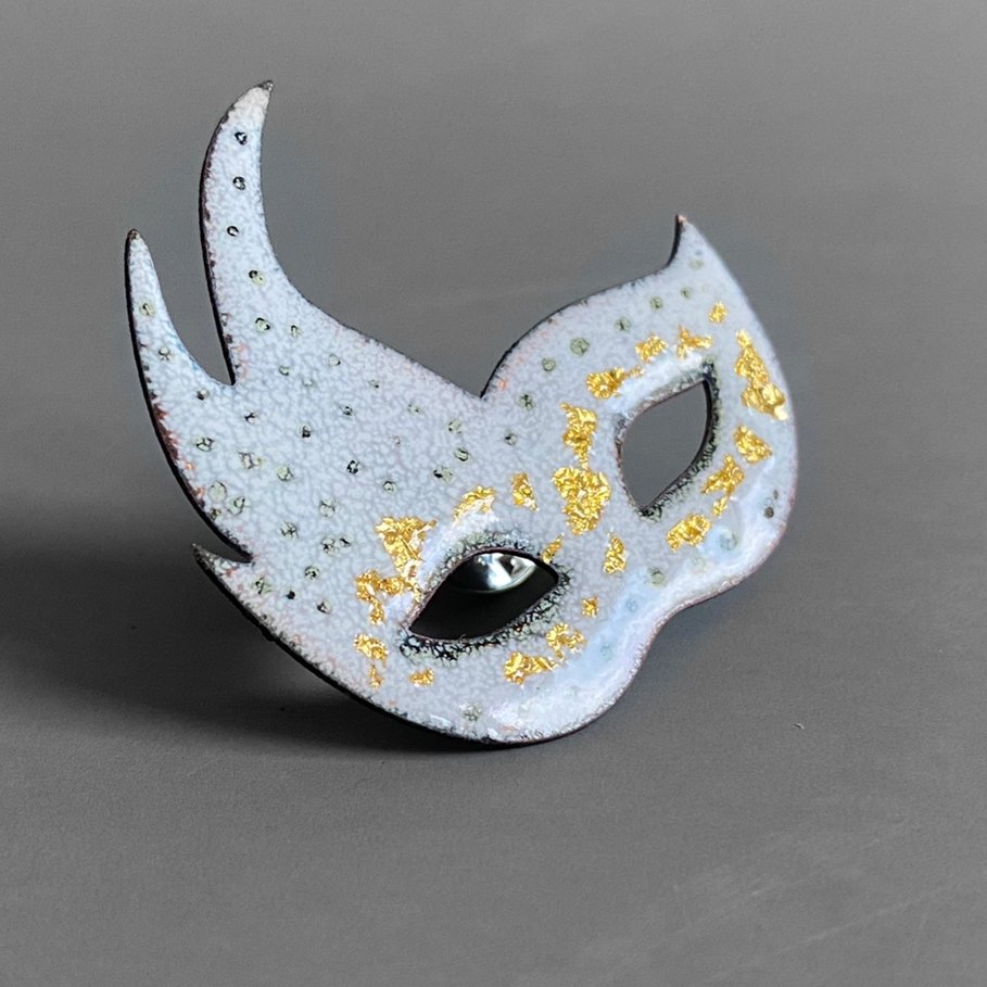 White and Gold Venetian Mask Brooch Pin - MaisyPlum