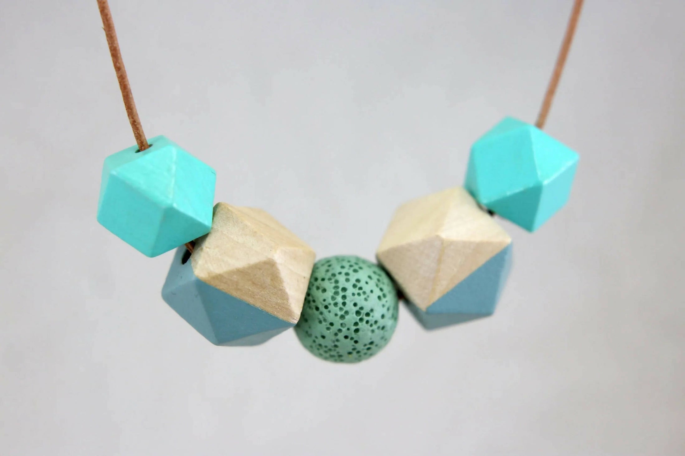 essential-oil-diffuser-mint-necklace-5fb158a9-scaled.jpg.webp